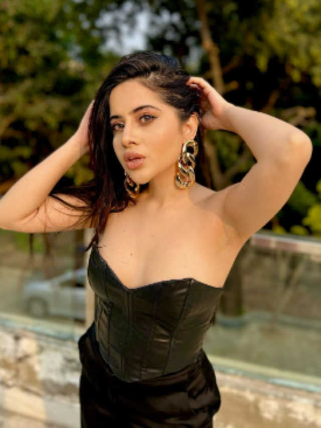 Famous for her cloths and style let’s know about Urfi javed